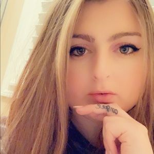 Meet your Posher, Casey